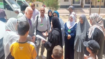 وكيل الصحة بالقليوبية يتفقد القافلة العلاجية المجانية بالعبور