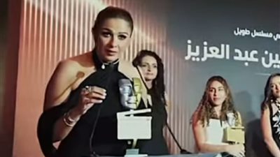 ياسمين عبدالعزيز سعيدة بتكريمها كأفضل ممثلة بتصويت الجمهور .. شاهد