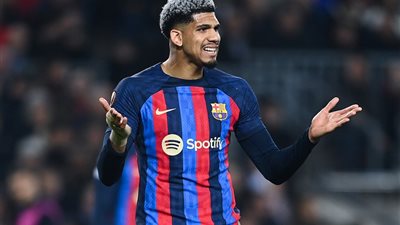 تعليق رونالد أراوخو على أدائه مع برشلونة وموقفه من الرحيل