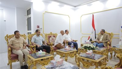 محافظ قنا يستقبل نائب وزير الصحة لبحث تطوير الخدمات الصحية