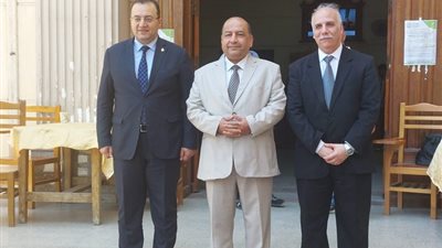 احمد رجب يتفقد لجان الامتحانات بكليات الهندسة والزراعة بجامعة القاهرة
