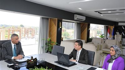محافظ أسوان يستقبل وفدًا من صندوق مكافحة الإدمان