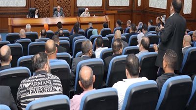 لا مشروعات صناعية علي الأراضي الزراعية أو داخل الكتل السكنية