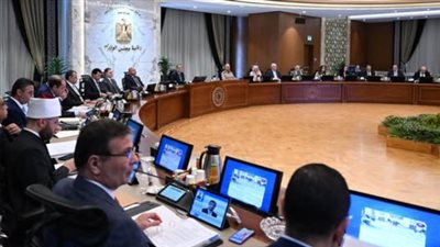 وزيرقطاع الأعمال يستعرض الموقف التنفيذي لتطويرشركات الغزل والنسيج