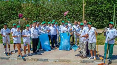العاملون بفنادق الغردقة ينظمون حملة نظافة بيوم البيئة العالمى