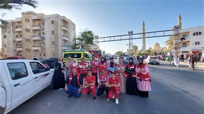 فرق الهلال الأحمر تؤمن المصلين خلال صلاة عيد الأضحى بالغردقة