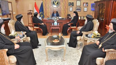 مطارنة المنيا يهنئون مدير الأمن بعيد الأضحى المبارك