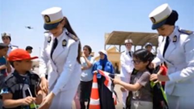 الداخلية تحتفل مع الأطفال الأيتام بعيد الأضحى المبارك وتوزع الهدايا عليهم