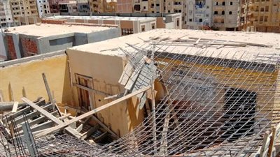 إزالة مخالفات البناء ومصادرة معدات المقاولين فى دمياط الجديدة.. بالصور