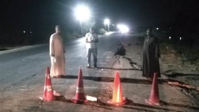 صيانة عاجلة لتصدعات الطريق الزراعى الغربى بأرمنت جنوب غرب الأقصر