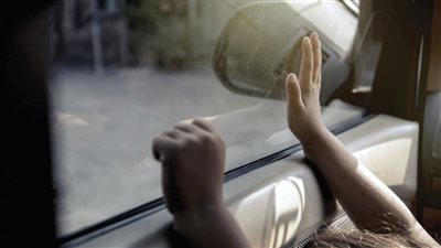 مصرع طفل تركة والده داخل السيارة ونزل لذبح أضحية العيد