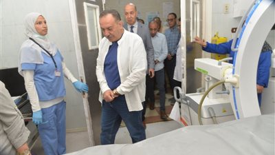 محافظ أسيوط يشهد انطلاق تقنية طبية جديدة 