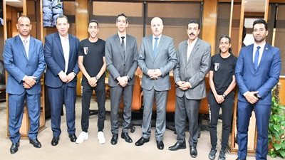 رئيس جامعة قناة السويس يبحث آفاق التعاون مع اتحاد ألعاب القوى