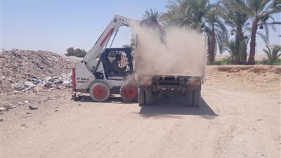 رفع 120 طن أتربة وتراكمات خلال حملات نظافة بالطود جنوب الأقصر