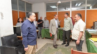 محافظ أسيوط يتفقد إدارة الحسابات بالديوان العام لمتابعة سيرالعمل