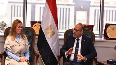 وزير العمل يبحث الملفات المستقبلية مع مدير 