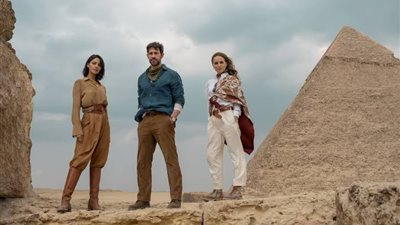 الجمعة.. منى الشاذلي تعرض لأول مرة كواليس من تصوير الفيلم العالمي fountain of youth في منطقة الأهرامات