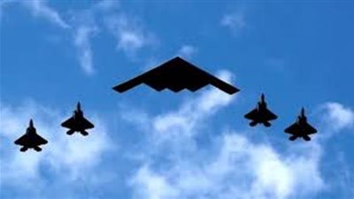 واشنطن بوست: قاذفات B-2 الأمريكية تعبر المحيط الهادئ بينما يدرس ترامب توجيه ضربات لإيران