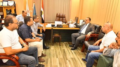 محافظ أسيوط يبحث آليات دعم المنظومة الصحية وتحسين مستوى الخدمات