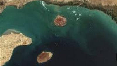 البرلمان الإيراني يقرر إغلاق مضيق هرمز
