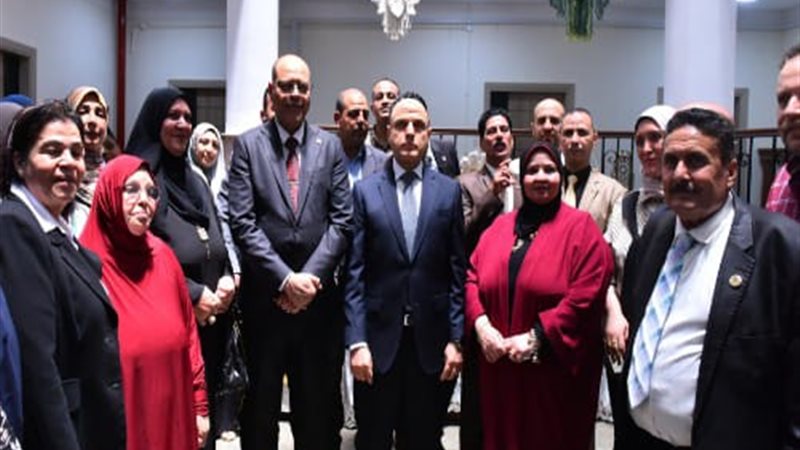 وزير العمل ومحافظ