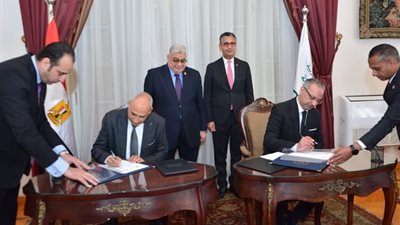 وزير التموين يشهد توقيع بروتوكول لإتاحة الاستعلام عن السجلات التجارية