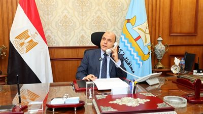 محافظ كفرالشيخ يهنئ أوائل الشهادة الإعدادية تليفونيا