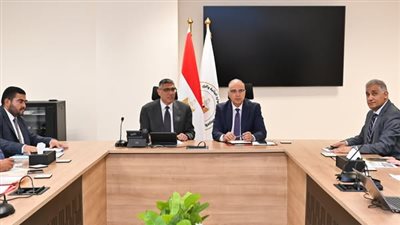 وزير الري يبحث مع محافظ الجيزة حالة المنظومة المائية وملفات التعاون المشتركة