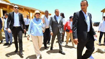 وزيرة البيئة ومحافظ جنوب سيناء يتفقدان مشروع 