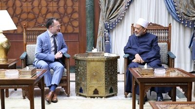 سفير كندا يشيد بدور الأزهر والإمام الأكبر في ترسيخ قيم السَّلام