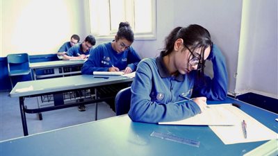 رئيس عام امتحانات الثانوية العامة يشدد على توزيع أوراق الإجابة في هذا الموعد