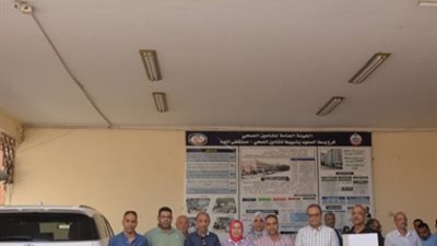 توزيع 15 كرسي متحرك على المستحقين في أسيوط