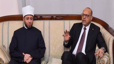 وزيرا العمل والأوقاف يزوران رأس غارب ويضعان حجر الأساس لمسجد السيدة زينب الكبرى