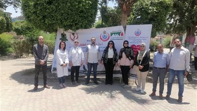 وكيلة وزارة الصحة بالمنيا تتبرع بالدم بمستشفى صدر المنيا