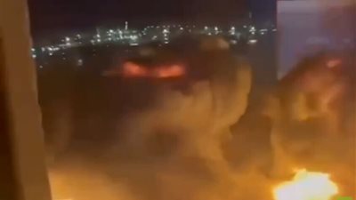 اندلاع حريق على متن قارب سياحي صغير قرب سواحل فلاديفوستوك