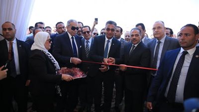 وزير التموين ومحافظ الشرقية يفتتحان سوق اليوم الواحد بالعاشر من رمضان