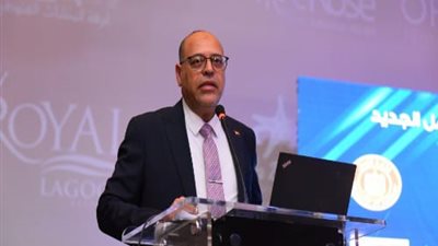 وزير العمل يواصل جولته بالبحر الأحمر ويفتتح ندوة تثقيفية بالغردقة