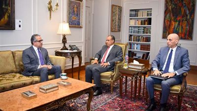 وزير الخارجية يستقبل مرشح مصر لمنصب مدير عام اليونسكو