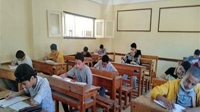 اللغة الإنجليزية تسعد طلاب الثانوية العامة.. وسؤال القطعة يحيرهم