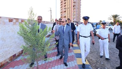 عبد المعطى يفتتح المرحلة الأولى من مشروع ممشى صبري القاضي