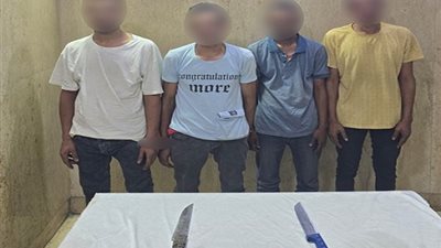 ضبط المتهمين بالتعدي على عامل واحتجازه تحت تهديد الأسلحة البيضاء