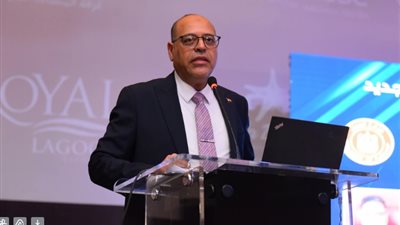 وزير العمل يفتتح ندوة تثقيفية بالتعاون مع 