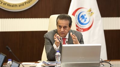 وزير الصحة يؤكد على أهمية تأهيل الكوادر الإدارية والطبية بالقطاع