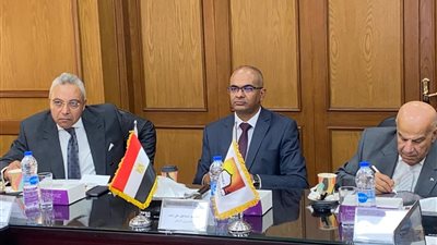 الإسكان تبحث تطوير كودات مياه الشرب والصرف الصحي