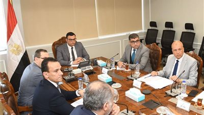 وزير الإسكان يوجه بتسريع مشروعات السويس الجديدة