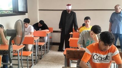 أمتحان الكيمياء في أجواء مستقره اليوم لطلاب الثانوية الأزهرية