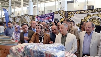 محافظ الإسماعيلية يدشن مبادرة تخفيض أسعار الأسماك..صور