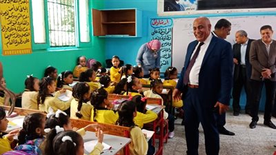 حجازي يتابع انطلاق العام الدراسي الجديد بمدارس الجيزة