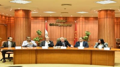 محافظ بورسعيد يواصل الحوار المفتوح مع القوي السياسية بلقاء وفد حزب مستقبل وطن ببورسعيد