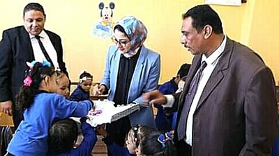 نائب محافظ الوادى الجديد تتابع انتظام أول أيام الدراسة..صور